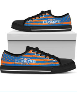 Alternative view of NCAA Wisconsin-Platteville Pioneers Low Top Shoes